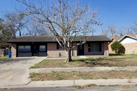 1203 Yosemite, Beeville, TX 78102