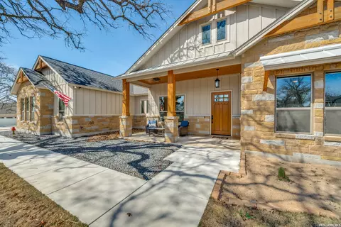 113 Hondo Vis, La Vernia, TX 78121