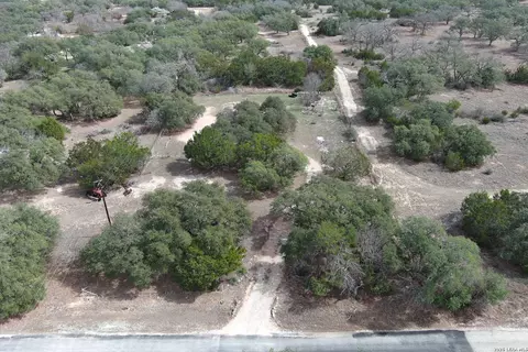 619 S Avenue F, Johnson City, TX 78636 photo 4