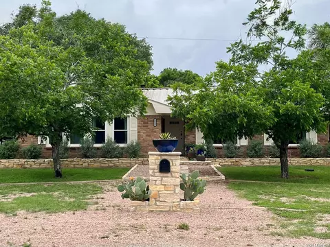 819 Pecan St, Blanco, TX 78606