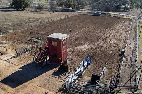 451 Wegener Trl, Fischer, TX 78623