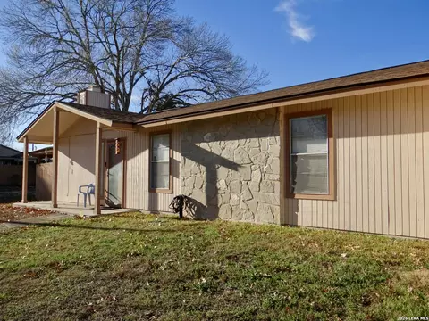 1051 Country Clb #D 16, Seguin, TX 78155