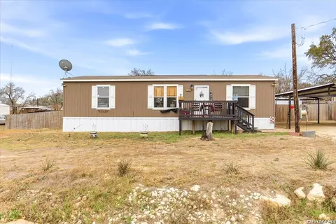 101 Rocky Rdg, Poteet, TX 78065
