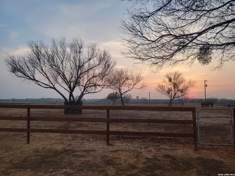 1170 Atascosa County Road 101, Floresville, TX 78114
