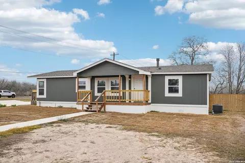 101 Natchez, Poth, TX 78147 photo 2