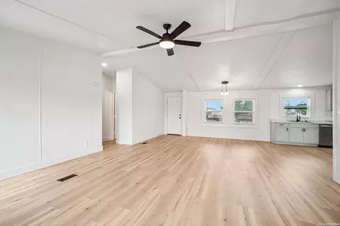 101 Natchez, Poth, TX 78147 photo 8