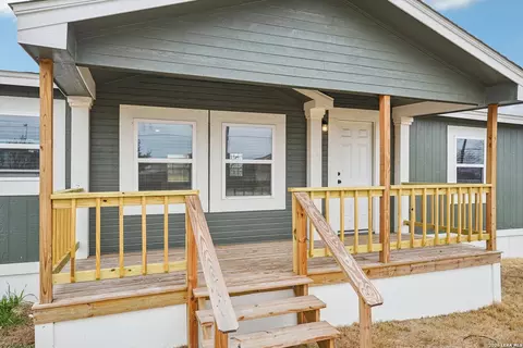 101 Natchez, Poth, TX 78147 photo 4