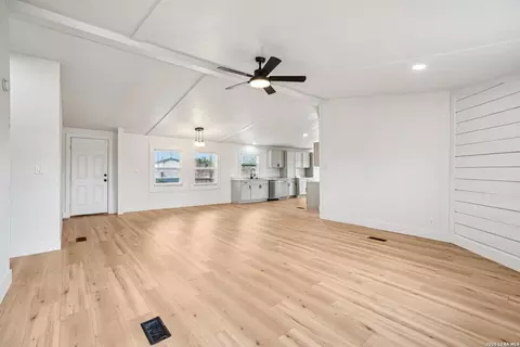 101 Natchez, Poth, TX 78147 photo 9