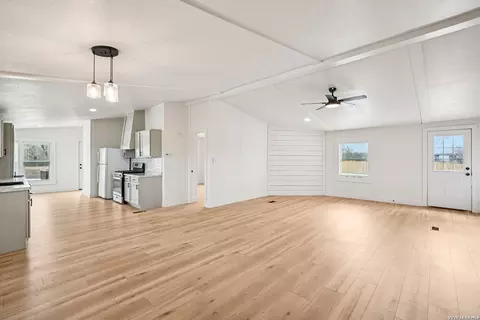 101 Natchez, Poth, TX 78147 photo 10