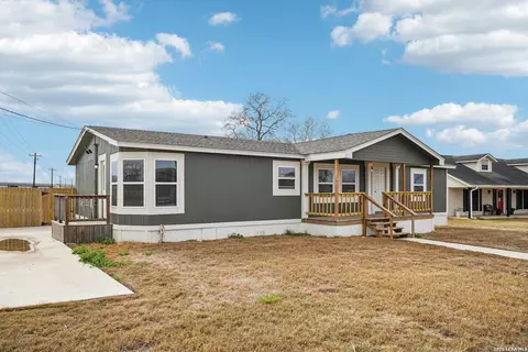 101 Natchez, Poth, TX 78147 photo 3