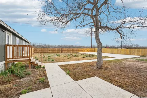 101 Natchez, Poth, TX 78147 photo 33