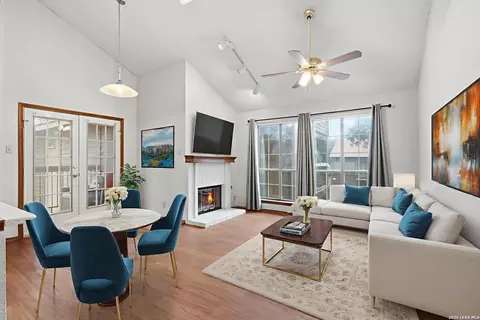 8633 Datapoint Dr #270, San Antonio, TX 78229