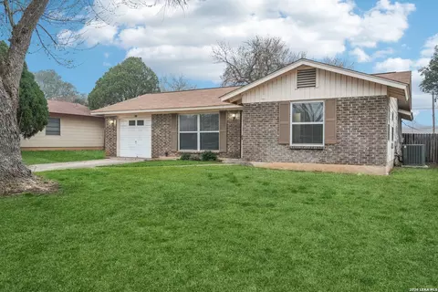 318 Balboa Dr, Universal City, TX 78148