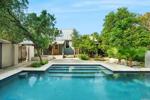 123 Armour Pl, San Antonio, TX 78212