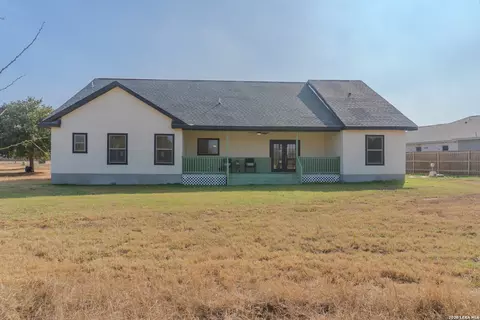 Exterior - 185 E Medium Mdw, Lytle, TX 78052 photo 8 of 9