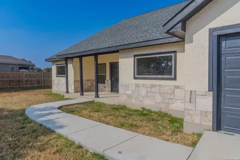 Exterior - 185 E Medium Mdw, Lytle, TX 78052 photo 3 of 9