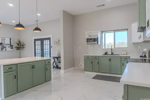 Kitchen - 185 E Medium Mdw, Lytle, TX 78052 photo 5 of 6