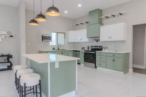 Kitchen - 185 E Medium Mdw, Lytle, TX 78052 photo 1 of 6