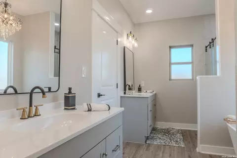 Bath - 185 E Medium Mdw, Lytle, TX 78052 photo 2 of 6