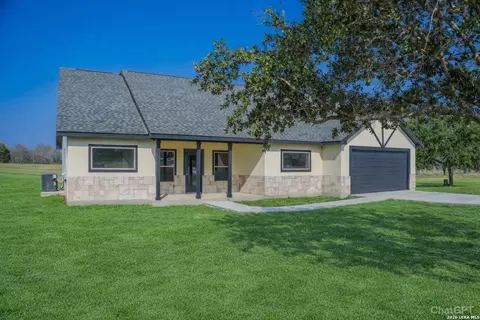 Exterior - 185 E Medium Mdw, Lytle, TX 78052 photo 2 of 9
