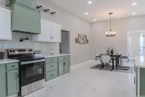 Kitchen - 185 E Medium Mdw, Lytle, TX 78052 photo 6 of 6