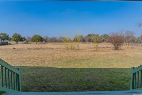 Exterior - 185 E Medium Mdw, Lytle, TX 78052 photo 6 of 9