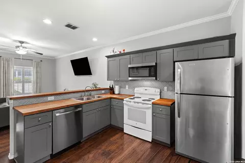 Kitchen - 441 Cimarron, Spring Branch, TX 78070 photo 1 of 3