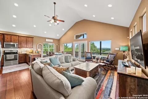 617 Lake Is, Canyon Lake, TX 78133