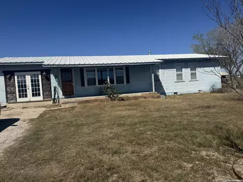 1325 Sh-80, Karnes City, TX 78118