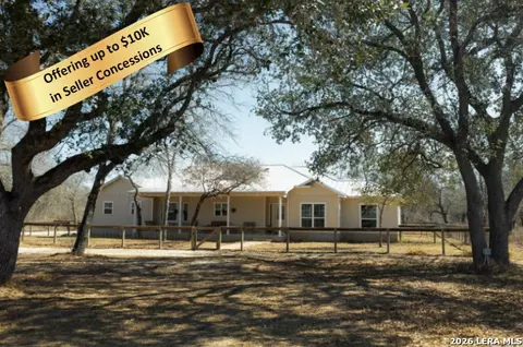 461 County Road 6723, Natalia, TX 78059