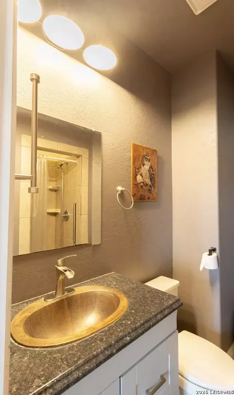 Bath - 5980 Smith, Von Ormy, TX 78073 photo 3 of 9