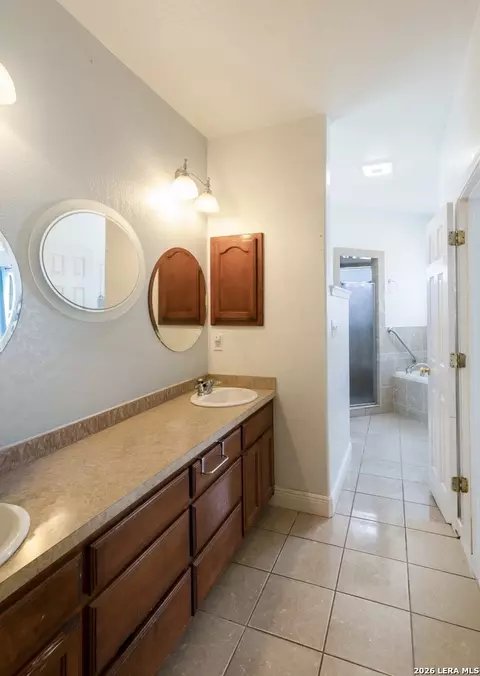 Bath - 5980 Smith, Von Ormy, TX 78073 photo 4 of 9
