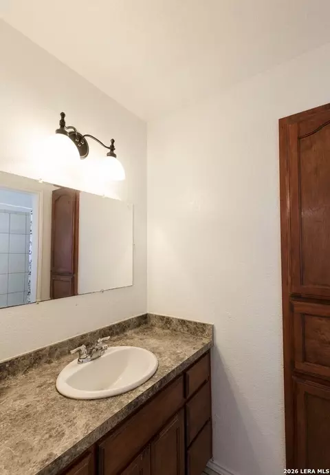Bath - 5980 Smith, Von Ormy, TX 78073 photo 8 of 9