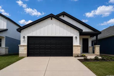 963 Bluegrass Pt, New Braunfels, TX 78130