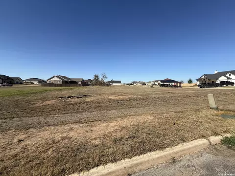701 N Dickson, Poth, TX 78147 photo 4