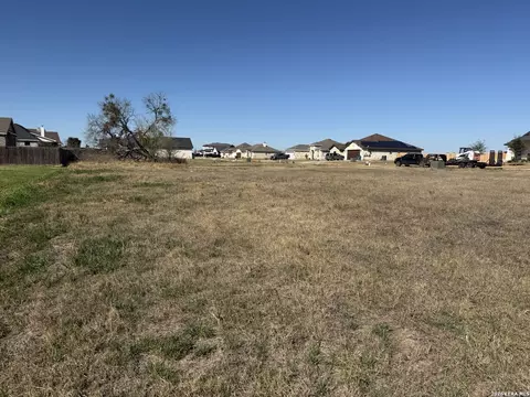 701 N Dickson, Poth, TX 78147 photo 3