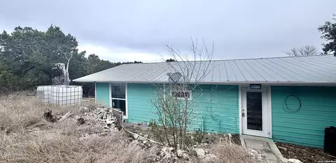 786 39th, Lakehills, TX 78063