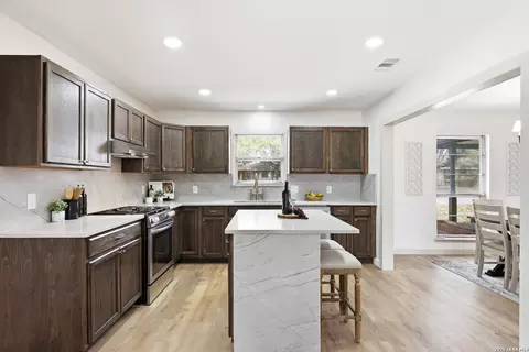 426 Zephyr, Windcrest, TX 78239