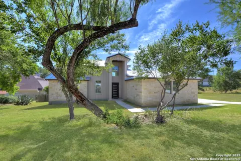 105 River Blf, Castroville, TX 78009