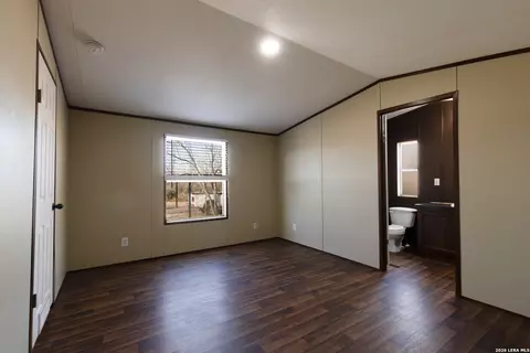 869 873 County Road 773, Devine, TX 78016 photo 27