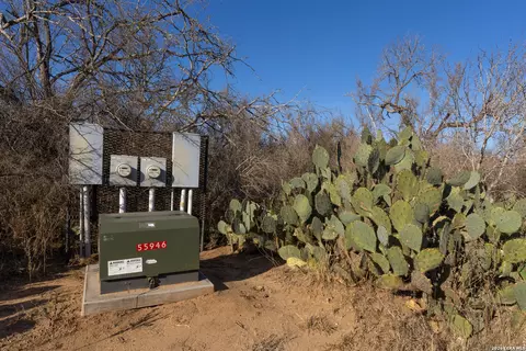 869 873 County Road 773, Devine, TX 78016 photo 32