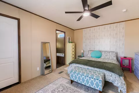 869 873 County Road 773, Devine, TX 78016 photo 11