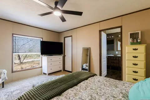 869 873 County Road 773, Devine, TX 78016 photo 13