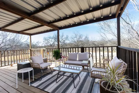 869 873 County Road 773, Devine, TX 78016 photo 4