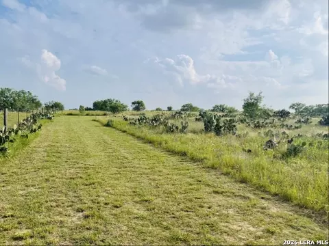 869 873 County Road 773, Devine, TX 78016 photo 36