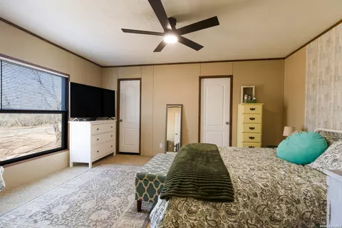 869 873 County Road 773, Devine, TX 78016 photo 12