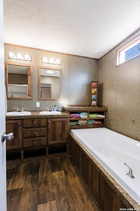 869 873 County Road 773, Devine, TX 78016 photo 14