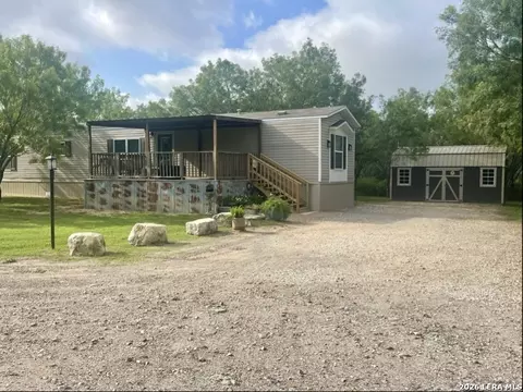 869 873 County Road 773, Devine, TX 78016 photo 2