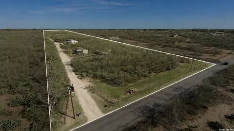 869 873 County Road 773, Devine, TX 78016 photo 33