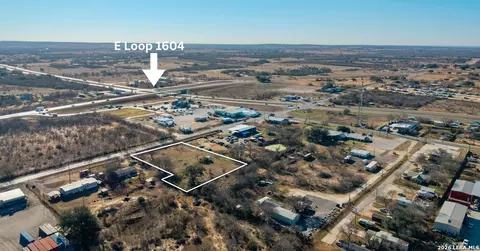 5609 N Fm 3465, Adkins, TX 78101